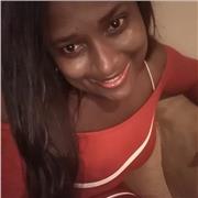 Profesora imparte clases de español e informática a personas de todas las edades